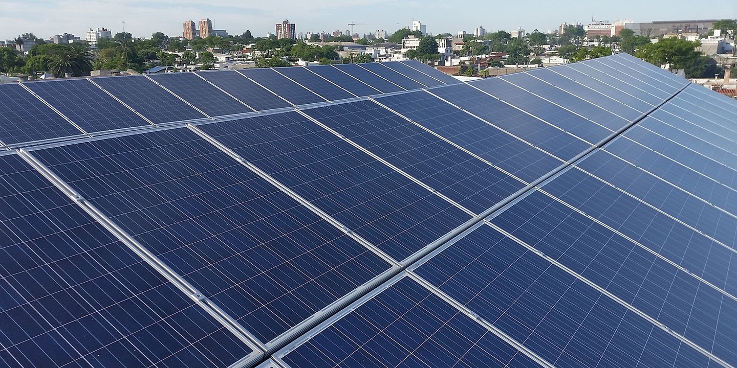 découvrez comment installer des panneaux photovoltaïques sur votre toiture pour un habitat éco-responsable. optez pour une énergie renouvelable, réduisez votre empreinte carbone et réalisez des économies sur vos factures d'électricité tout en valorisant votre maison.