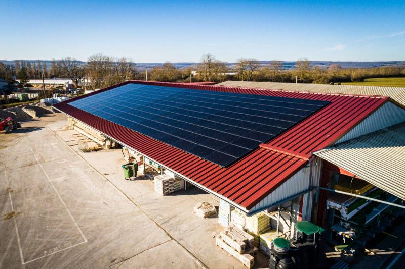 découvrez nos solutions photovoltaïques pour longères, alliant performance énergétique et respect de votre patrimoine. profitez des avantages des panneaux solaires tout en préservant le charme de votre maison traditionnelle.