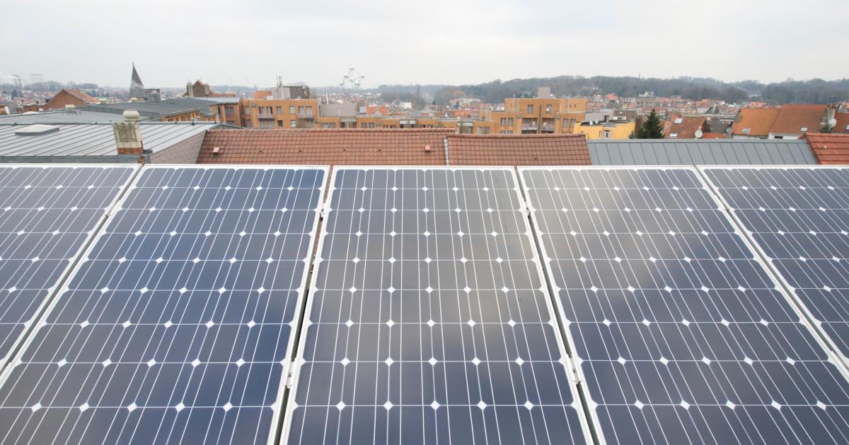 découvrez les solutions de panneaux photovoltaïques adaptés aux toitures plates, optimisant la production d'énergie solaire tout en préservant l'esthétique de votre bâtiment. profitez d'une installation efficace et durable pour réduire votre empreinte carbone et vos factures d'énergie.