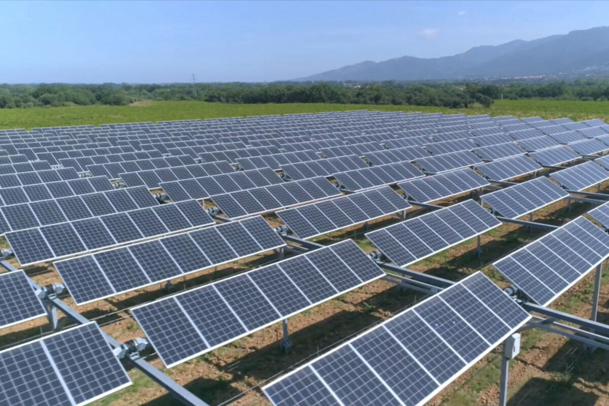 découvrez les pionniers du solaire, les visionnaires qui ont révolutionné l'énergie renouvelable en intégrant des technologies innovantes et durables pour un avenir plus vert. apprenez-en davantage sur leurs contributions et l'impact positif qu'ils ont sur notre planète.