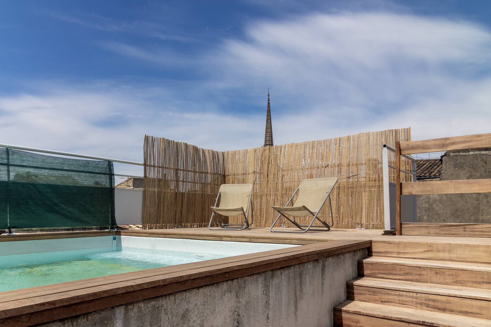 découvrez les piscines sur toit, un espace de détente unique alliant luxe et vue imprenable. transformez votre terrasse en oasis de tranquillité avec des designs innovants et des équipements modernes, tout en profitant d'un cadre exceptionnel.