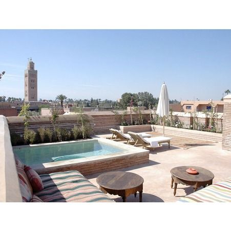 découvrez l'élégance des piscines sur toit au maroc, alliant luxe et détente. profitez d'une vue imprenable tout en vous relaxant au bord de votre piscine, idéal pour des moments d'exception.