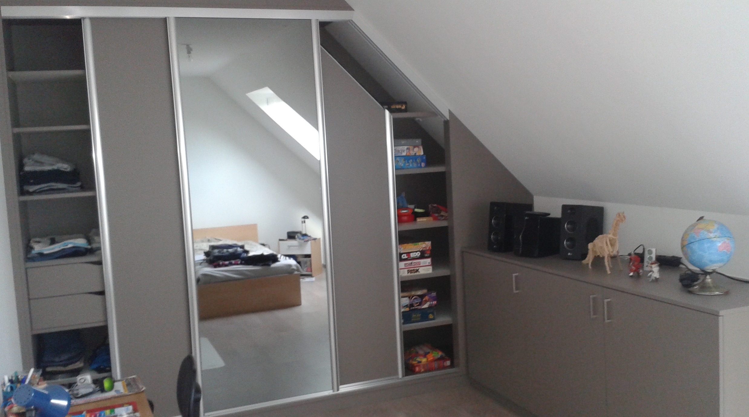 découvrez comment optimiser l'espace sous pente avec un placard astucieux et élégant. transformez des zones difficiles en rangements pratiques pour votre maison, alliant fonctionnalité et style.