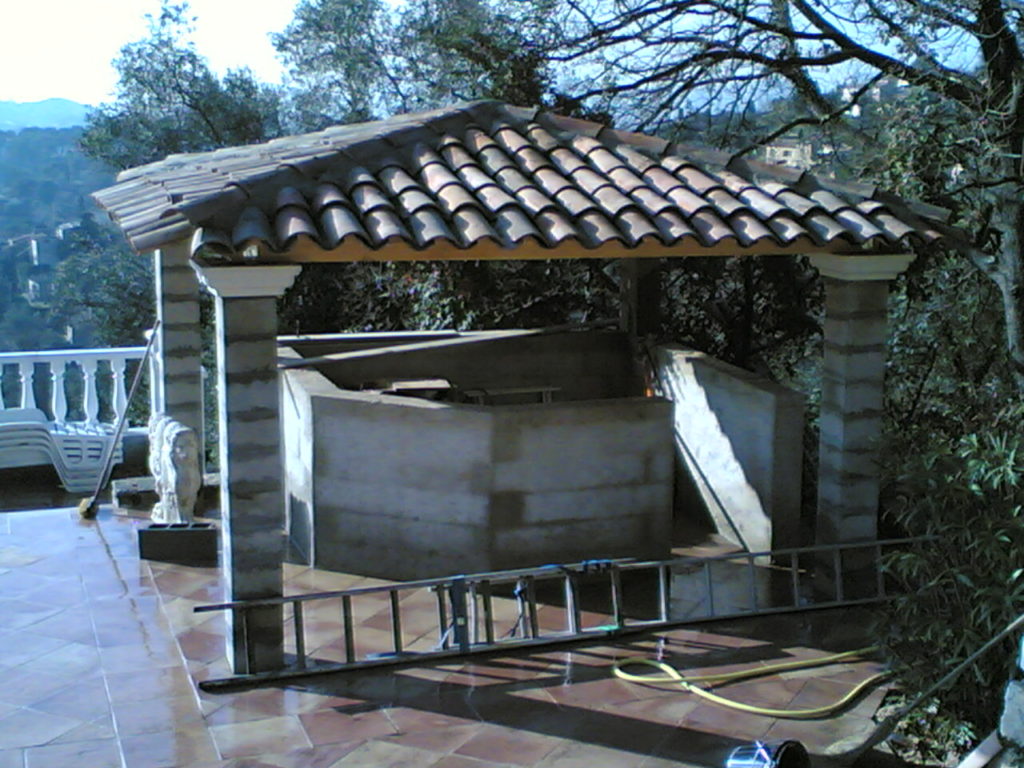 découvrez nos idées inspirantes pour un pool house avec toit à pente, alliant esthétisme et fonctionnalité. transformez votre espace extérieur en un véritable havre de paix, parfait pour se détendre au bord de la piscine.