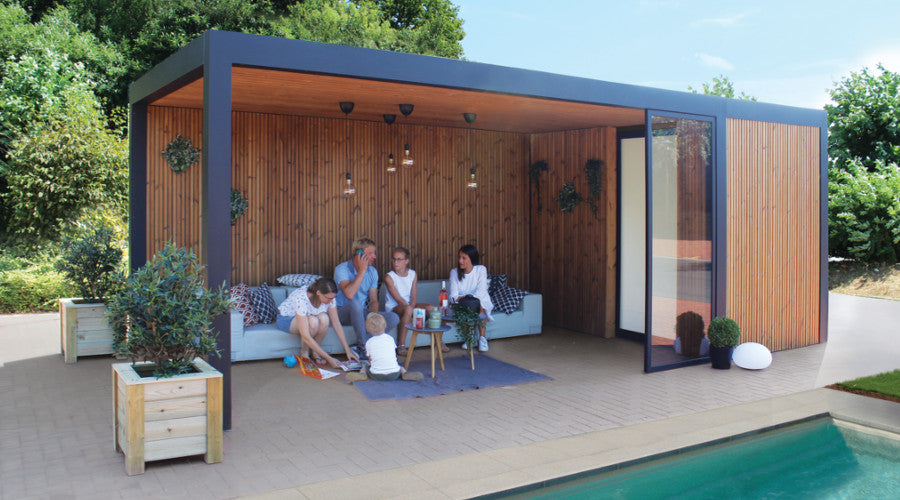 découvrez notre pool house au toit en pente, un espace élégant et fonctionnel, parfait pour profiter de vos moments de détente au bord de la piscine. évadez-vous dans un cadre raffiné où le confort et le style se rencontrent.