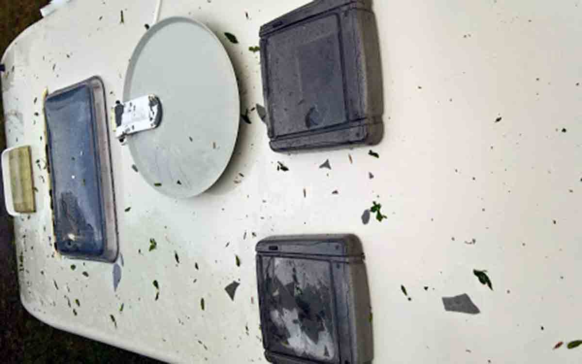 découvrez notre toit anti grêle spécialement conçu pour camping-cars, offrant une protection optimale contre les intempéries et les impacts. profitez de vos aventures en toute sérénité, avec un équipement durable et robuste qui préserve votre véhicule tout en garantissant un confort de voyage inégalé.