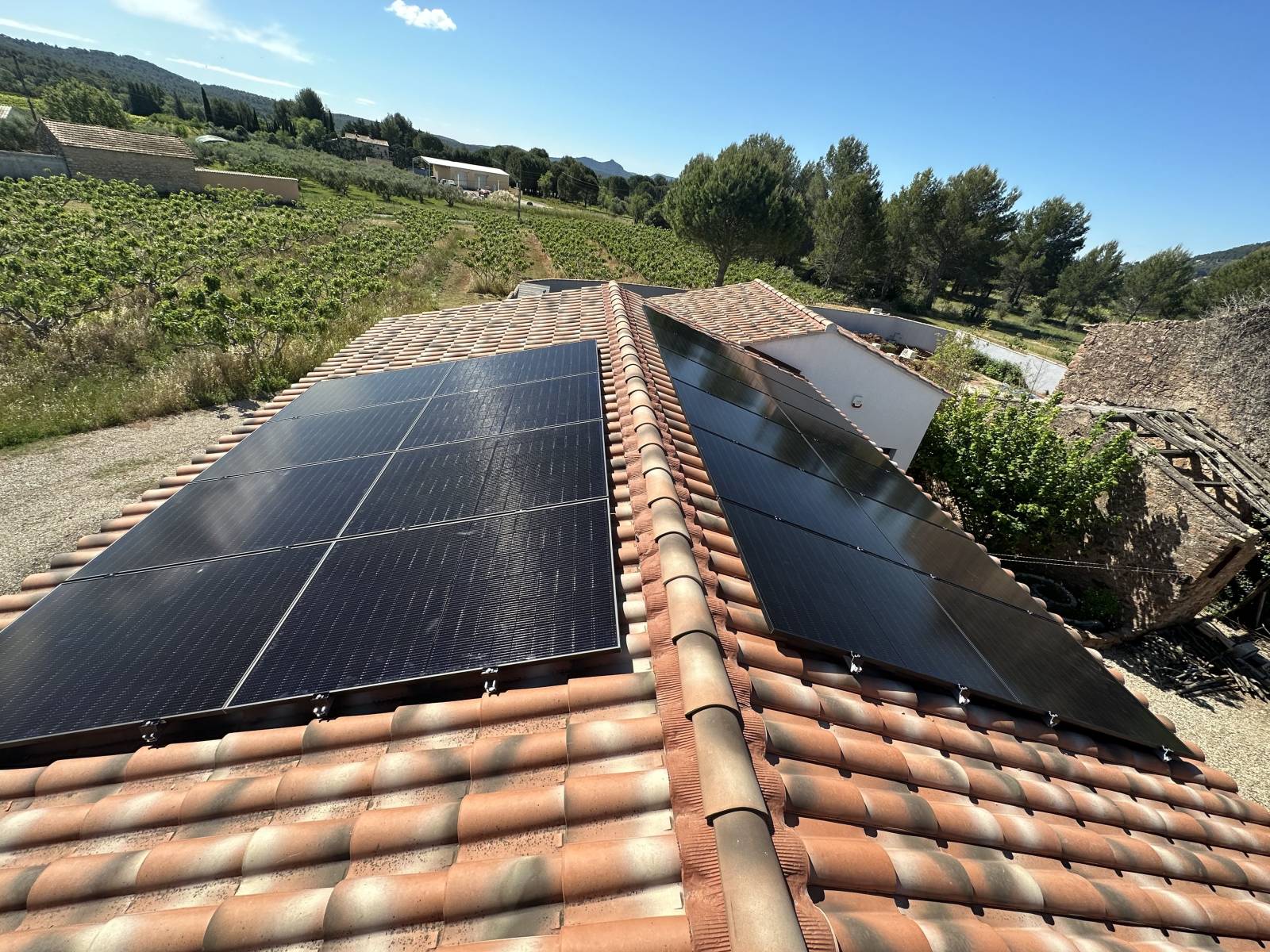 découvrez notre service professionnel de pose de toits photovoltaïques, offrant des solutions écologiques et économiques pour maximiser votre production d'énergie solaire. profitez d'une installation sur mesure, réalisée par des experts, pour réduire votre facture d'électricité et contribuer à un avenir durable.