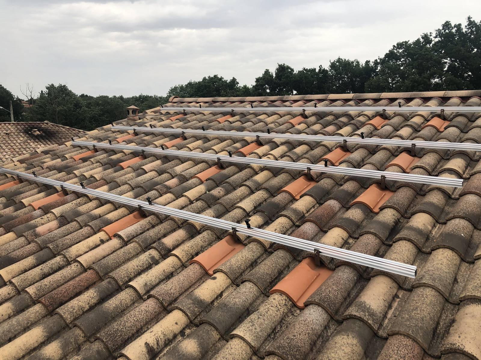 découvrez tout ce qu'il faut savoir pour poser des tuiles efficacement. des conseils pratiques, des techniques étape par étape et des astuces d'experts pour réussir votre projet de rénovation ou de construction.