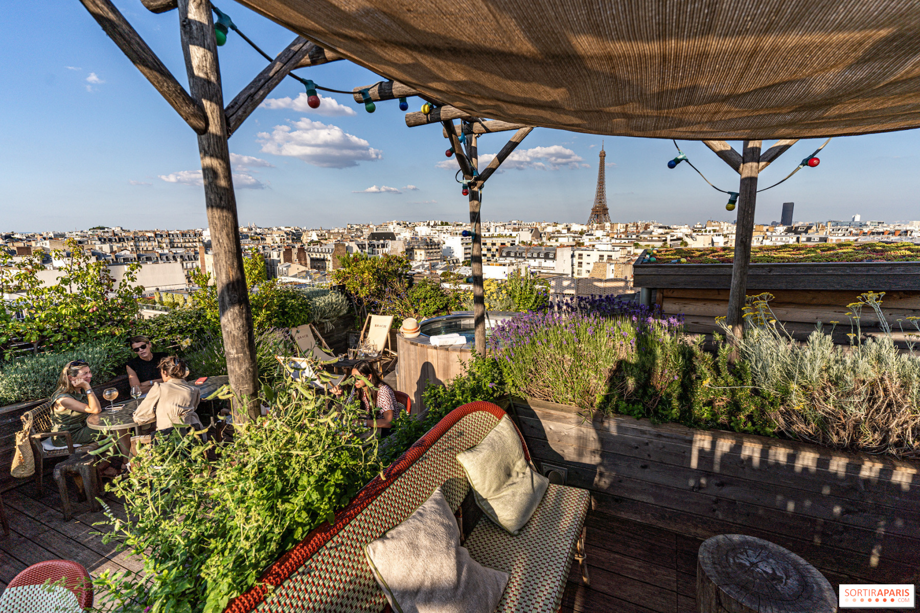 découvrez comment créer et entretenir un potager à paris, même dans les espaces restreints. explorez des conseils pratiques, des astuces de culture urbaine et des idées pour profiter pleinement de votre jardin en ville.