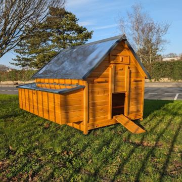 découvrez notre poulailler plat, idéal pour élever vos poules en toute simplicité. conçu pour optimiser l'espace tout en assurant le confort et la sécurité de vos oiseaux, ce poulailler est parfait pour les jardins de toutes tailles. facilitez l'élevage de vos poules avec notre solution pratique et esthétique.