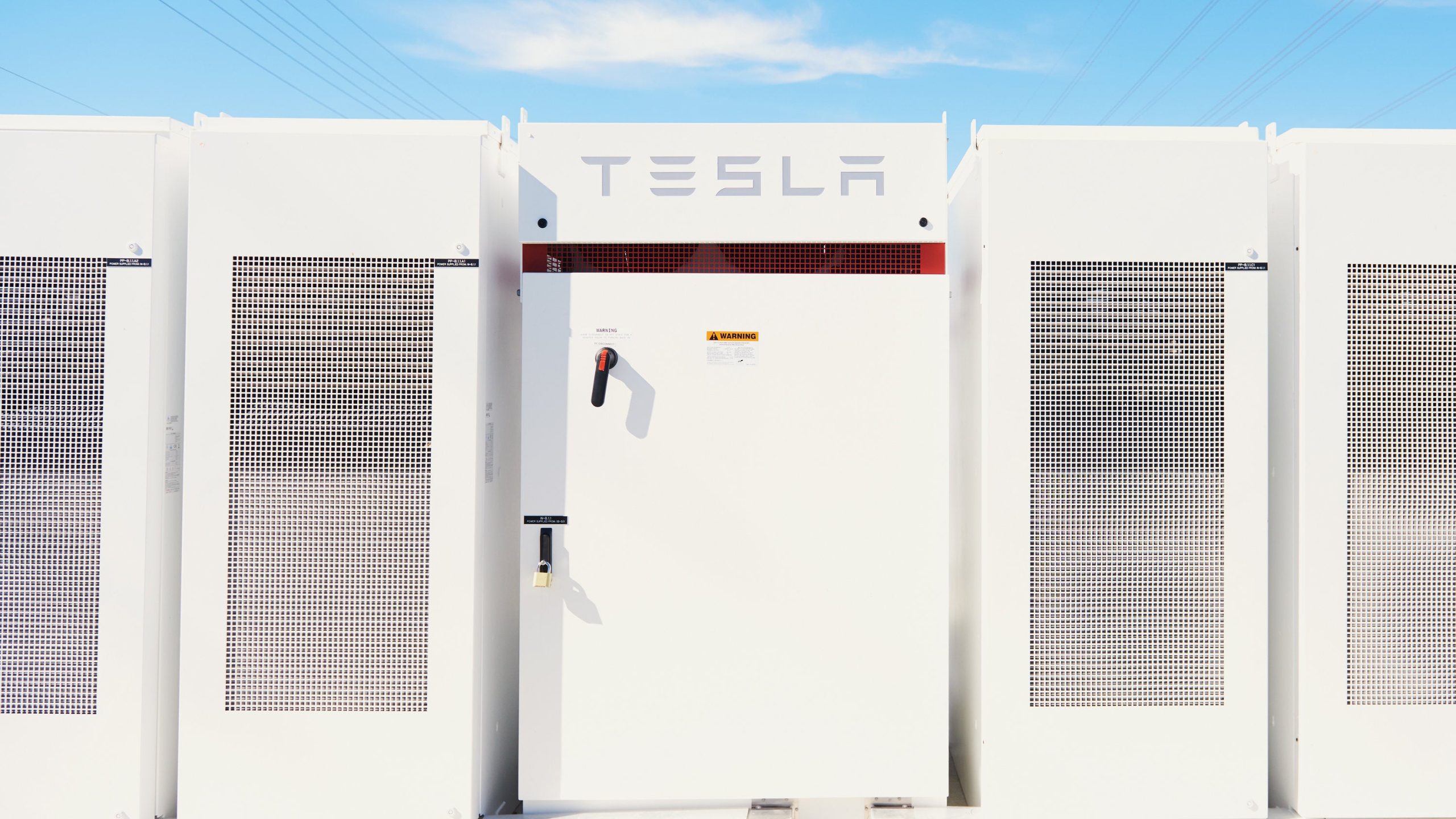 découvrez le power pack tesla, la solution de stockage d'énergie révolutionnaire pour améliorer votre autonomie énergétique domestique. idéal pour les foyers et les entreprises, il vous permet de maximiser l'utilisation de l'énergie renouvelable et de réduire vos factures d'énergie.