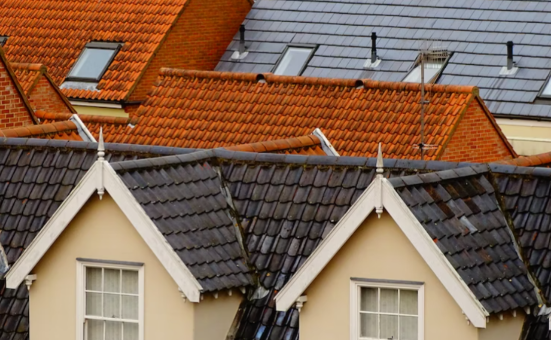 découvrez comment bénéficier de la prime rénovation toiture pour améliorer l'isolation et l'esthétique de votre maison tout en réduisant vos coûts énergétiques. informez-vous sur les conditions, les aides financières disponibles et les étapes pour réaliser vos travaux de toiture en toute sérénité.