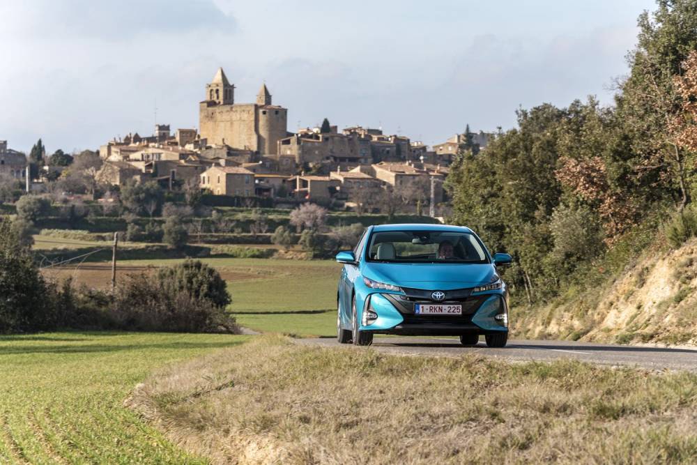 découvrez la prius rechargeable, une voiture écologique conçue pour réduire votre empreinte carbone tout en offrant une conduite agréable et économique. optez pour une mobilité durable avec cette hybride rechargeable alliant performance et respect de l'environnement.