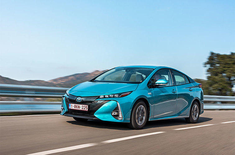 découvrez la prius rechargeable écologique, une berline hybride intelligente qui combine performance, efficacité énergétique et respect de l'environnement. profitez d'une conduite silencieuse et d'une autonomie optimale tout en réduisant votre empreinte carbone.