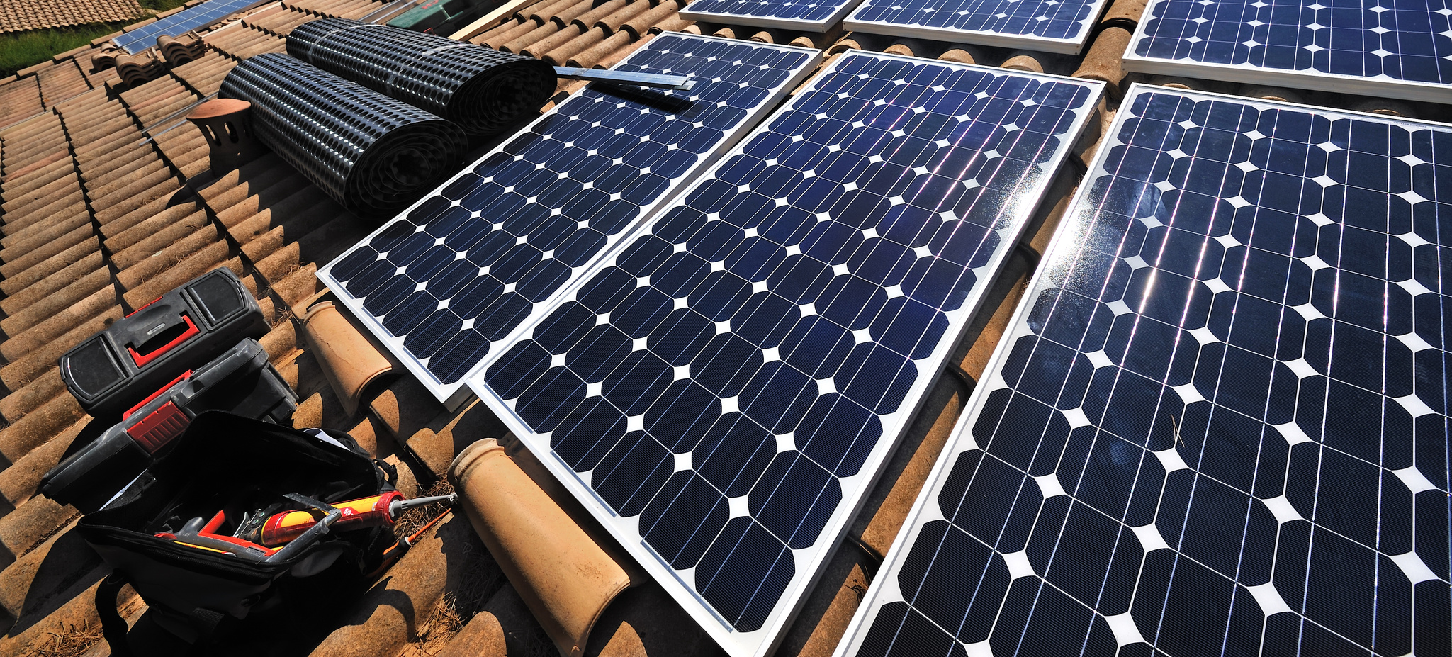 découvrez les différents prix et options disponibles pour les tuiles photovoltaïques. informez-vous sur les avantages, les caractéristiques techniques et les solutions adaptées à vos besoins énergétiques pour transformer votre toiture en source d'énergie verte.