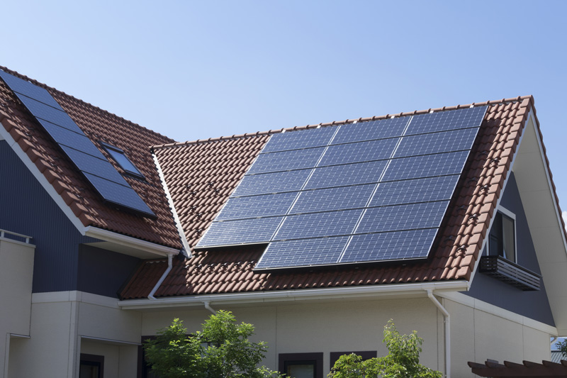 découvrez notre guide complet sur les prix des panneaux solaires. informez-vous sur les coûts d'installation, les aides financières disponibles et les facteurs influençant le prix pour optimiser votre choix et profiter des avantages de l'énergie solaire.