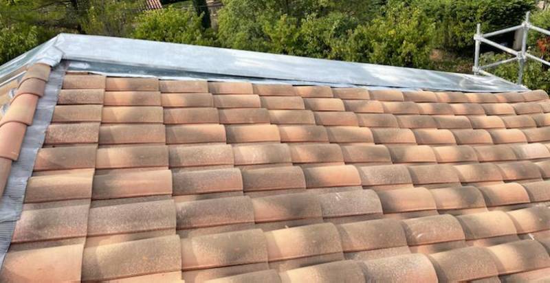 découvrez les prix des réparations de toit pour garantir la sécurité et l'étanchéité de votre habitation. comparez les offres et trouvez les solutions adaptées à votre budget pour des travaux de qualité.