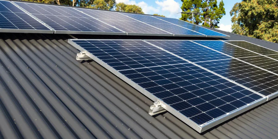 découvrez les prix des toits photovoltaïques de 700 m². comparez les coûts d'installation et les avantages d'un système solaire adapté à votre maison.