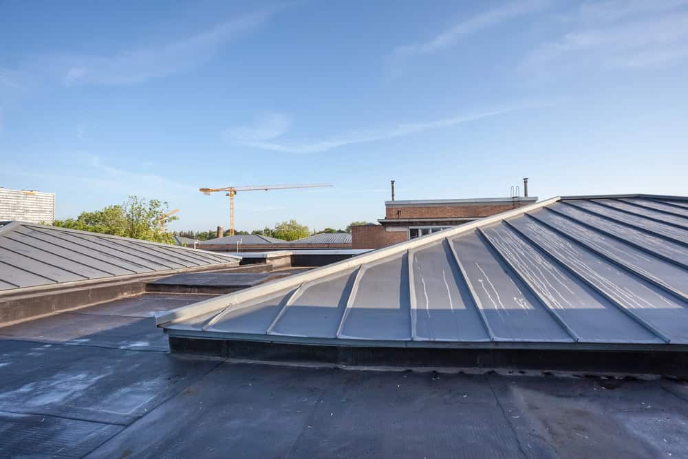découvrez notre guide complet sur le prix de la toiture : conseils, tarifs moyens, facteurs influençant le coût et astuces pour économiser. préparez-vous à réaliser vos travaux en toute sérénité !