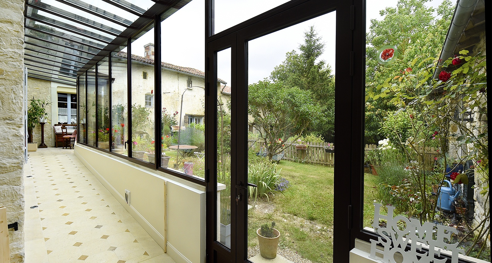 découvrez les prix compétitifs des verrières pour embellir votre intérieur. comparez les modèles, styles et matériaux pour choisir la verrière qui s'adapte parfaitement à votre espace tout en respectant votre budget.