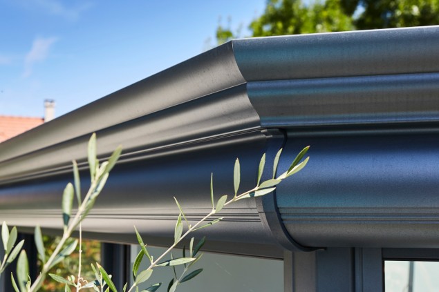 découvrez nos prix compétitifs pour les volets roulants spécialement conçus pour vérandas. profitez d'une solution esthétique et fonctionnelle pour réguler la lumière et améliorer le confort de votre espace. obtenez un devis rapide et ajusté à vos besoins.