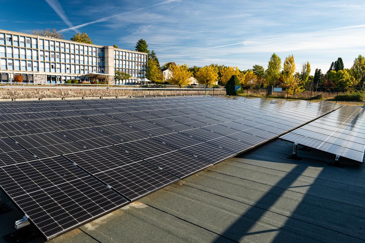 découvrez le projet photovoltaïque innovant de l'université de bordeaux, qui vise à promouvoir les énergies renouvelables et à réduire l'empreinte carbone du campus. plongez dans un écosystème durable alliant recherche, technologie et sensibilisation à l'environnement.