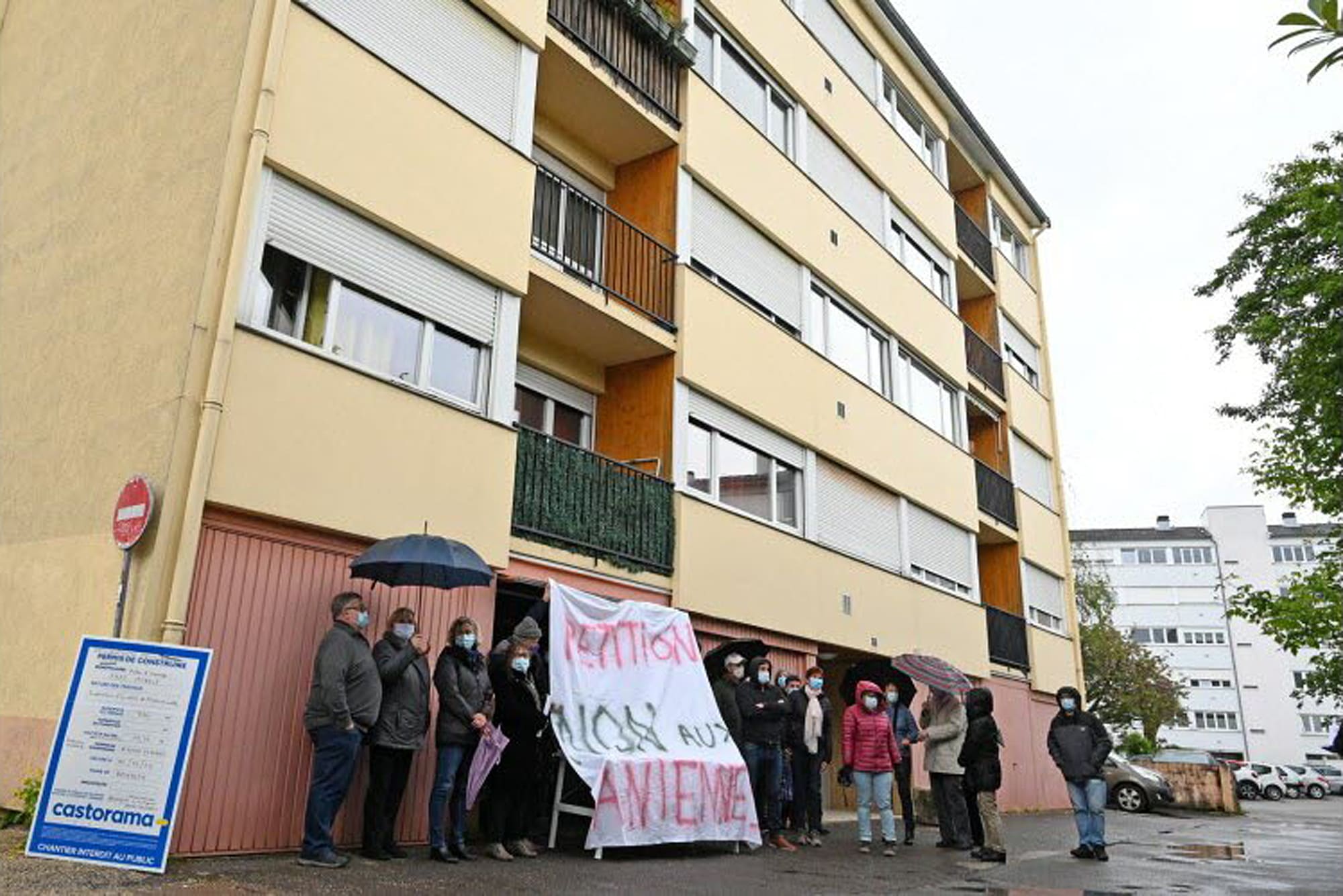 découvrez notre guide complet sur la propriété en toiture dans le cadre d'une copropriété. apprenez tout sur les droits, les responsabilités et les règles à suivre pour bien gérer cet espace. idéal pour les copropriétaires souhaitant optimiser l'usage et l'entretien de leur toit.