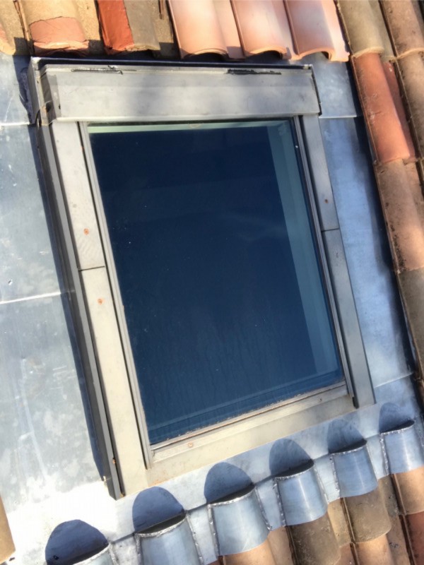 découvrez nos solutions de raccords en zinc pour fenêtres de toit velux. assurez une étanchéité parfaite et une installation facile grâce à nos produits de haute qualité, idéaux pour tous vos projets de rénovation ou de construction.