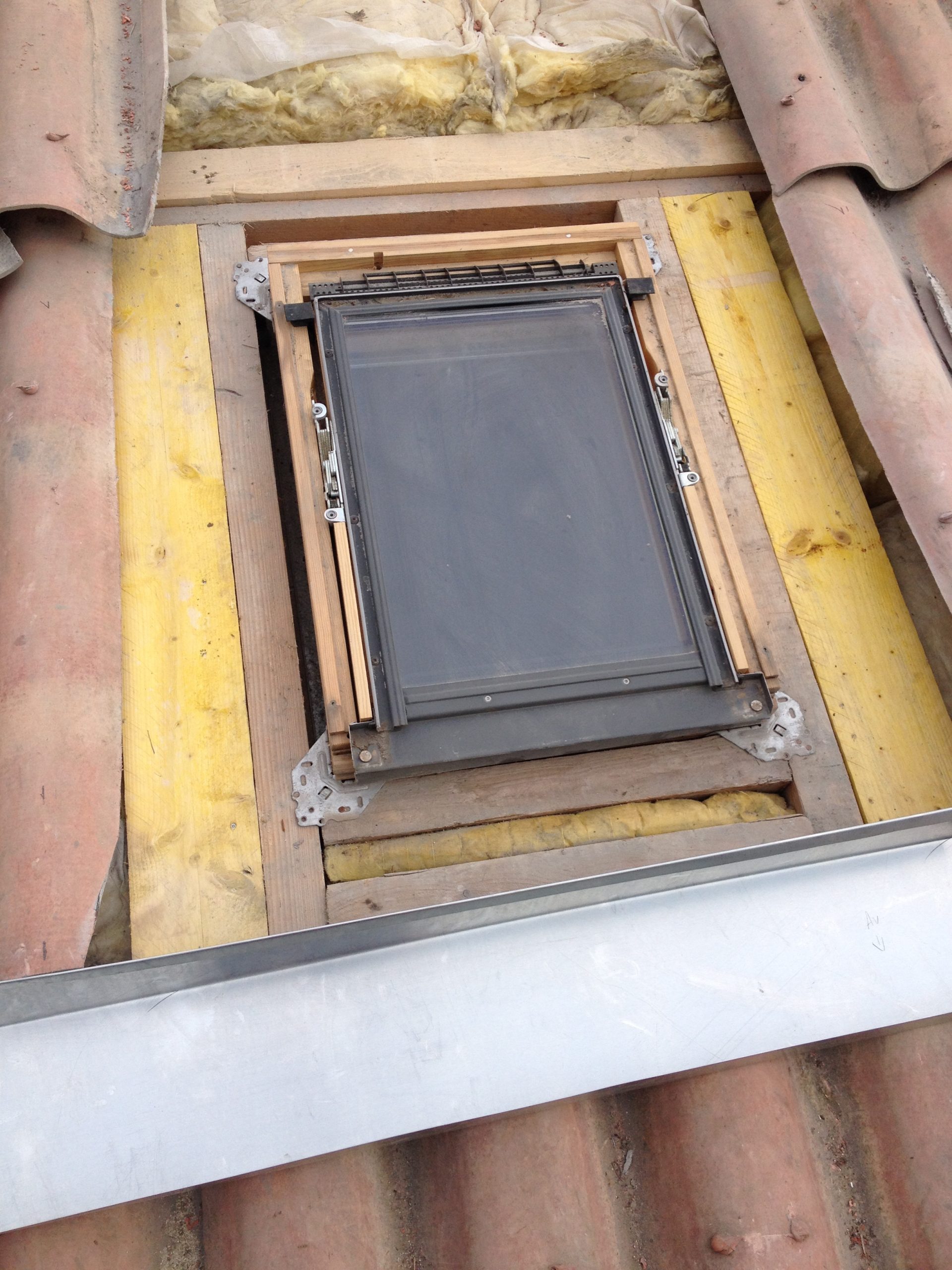 découvrez nos solutions de raccords en zinc pour fenêtres de toit velux, idéales pour une étanchéité parfaite et une pose facile. optimisez l'esthétique et la durabilité de vos aménagements grâce à nos produits de qualité.