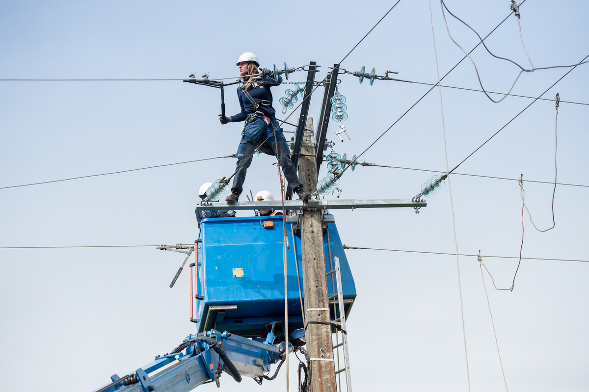 découvrez comment enedis facilite le raccordement des producteurs dans le cadre de la transition énergétique. explorez les enjeux, les solutions proposées et le rôle clé des acteurs pour une énergie renouvelable accessible à tous.