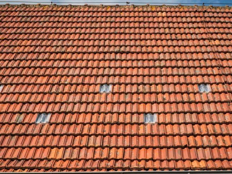 découvrez nos conseils pratiques pour la réfection de votre toit : types de matériaux, étapes de rénovation et astuces d'entretien pour garantir la durabilité de votre toiture.