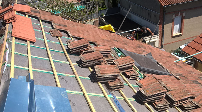 découvrez nos services de réfection de toit professionnels pour garantir l'étanchéité et la durabilité de votre habitation. nos experts vous accompagnent dans chaque étape, de l'évaluation à la finition, pour un toit sûr et esthétique.