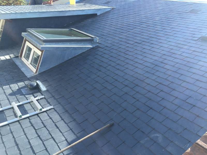 découvrez nos services de remplacement de toiture en ardoise, offrant une expertise professionnelle pour garantir la durabilité et l'esthétique de votre maison. profitez de matériaux de haute qualité et d'une installation précise pour une toiture qui traverse le temps.