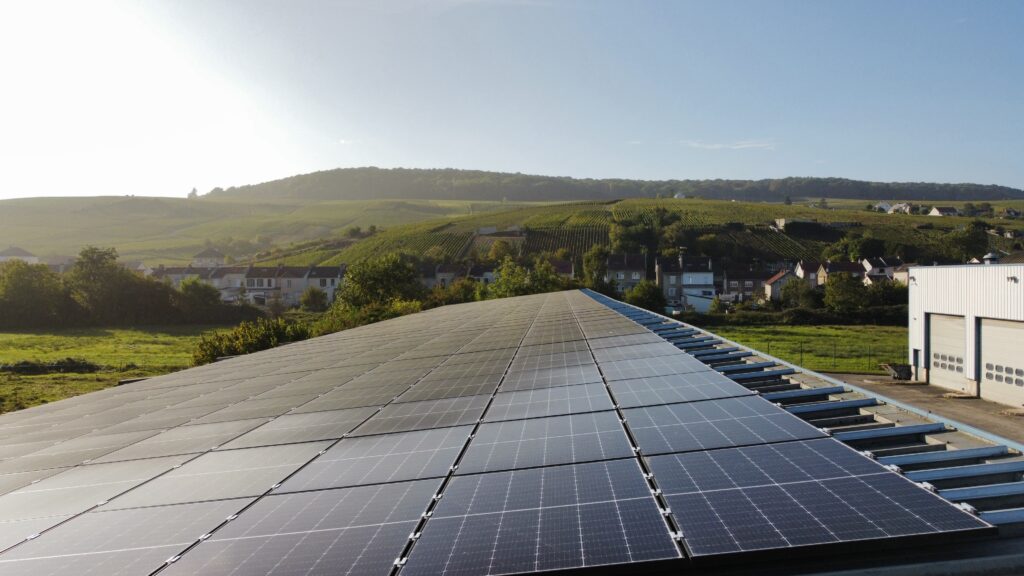 découvrez les avantages d'une toiture photovoltaïque pour générer votre propre électricité tout en réduisant votre empreinte carbone. optez pour une solution durable et économique qui valorise votre bien immobilier.