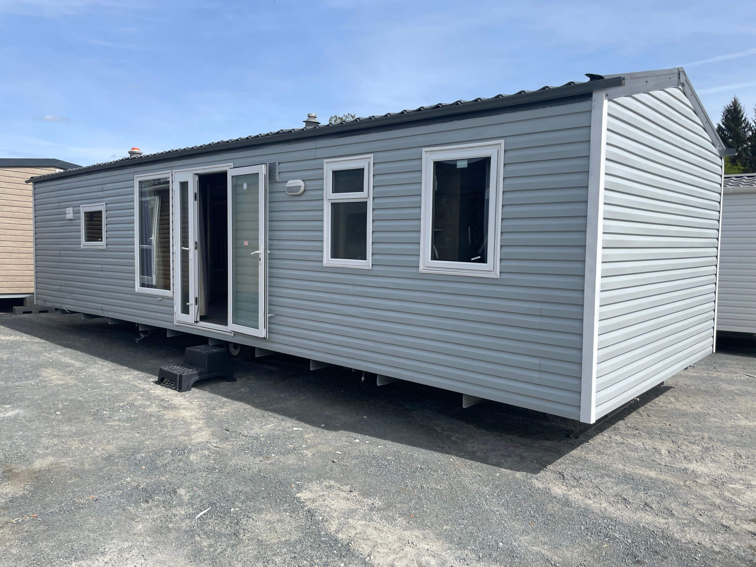 découvrez nos services de rénovation de toit pour mobil-home, alliant qualité et durabilité. optimisez l'étanchéité et l'apparence de votre mobil-home avec nos solutions adaptées, pour un confort optimal en toute saison.