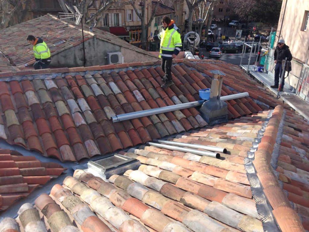 découvrez nos services de rénovation de toiture pour redonner une nouvelle vie à votre maison. profitez d'un accompagnement personnalisé, de matériaux de qualité et d'experts à votre écoute pour un projet réussi et durable.