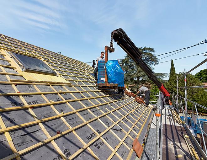 découvrez nos services de rénovation de toiture pour protéger votre maison des intempéries et améliorer son esthétique. profitez d'un toit durable et performant grâce à nos experts qualifiés.