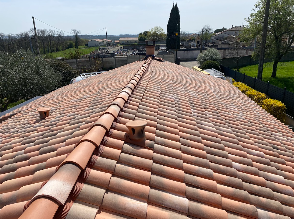 découvrez nos services de rénovation de toiture pour redonner vie à votre maison. bénéficiez d'une expertises de qualité, de matériaux durables et d'un accompagnement personnalisé pour assurer la longévité et l'esthétique de votre toit.