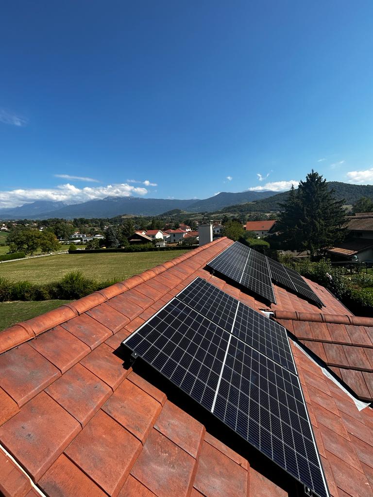 découvrez nos services de réparation de toit photovoltaïque en isère. nous vous garantissons une intervention rapide et efficace pour optimiser la performance de vos panneaux solaires et prolonger leur durée de vie. contactez-nous dès aujourd'hui pour un diagnostic gratuit !