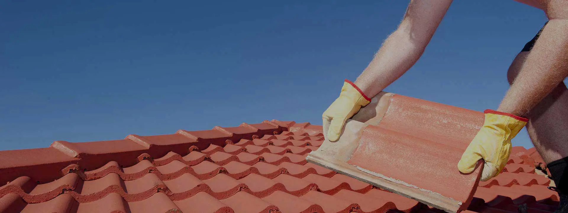 découvrez nos services professionnels de réparation de toiture pour assurer l'étanchéité et la durabilité de votre maison. intervention rapide et solutions adaptées pour tous types de toits. protégez votre habitat des intempéries dès aujourd'hui!