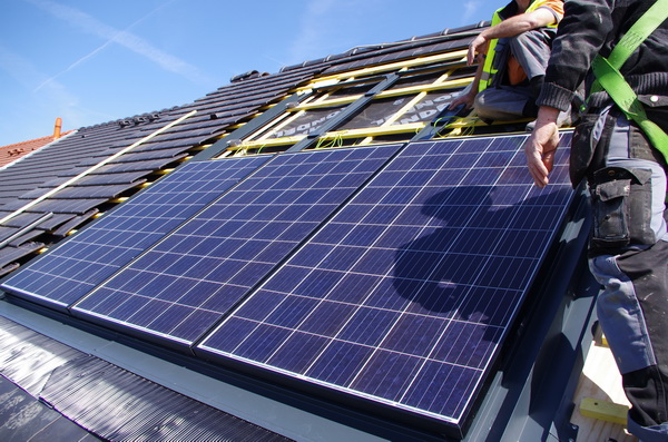 découvrez comment générer un revenu durable grâce aux systèmes photovoltaïques. apprenez les avantages de l'énergie solaire, les différentes options d'installation et comment maximiser vos gains grâce à la vente d'électricité.