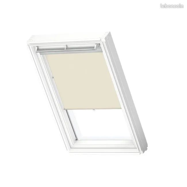 découvrez notre sélection de rideaux spécialement conçus pour les fenêtres de toit. alliez esthétique et fonctionnalité avec nos modèles qui offrent une protection contre la lumière tout en embellissant votre intérieur. idéal pour les chambres et les espaces de vie sous les combles.