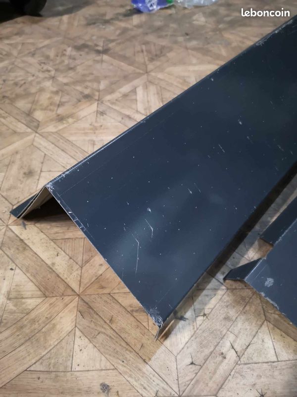 découvrez les rives en bac acier, idéales pour allier robustesse et esthétisme dans vos projets de construction. parfaites pour les toitures et les structures métalliques, elles offrent une excellente protection contre les intempéries tout en ajoutant une touche moderne à vos bâtiments.