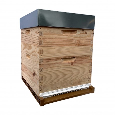 découvrez la ruche dadant 10 cadres, un choix idéal pour les apiculteurs souhaitant élever des abeilles dans un espace optimisé. sa conception en bois de qualité et son agencement pratique garantissent un environnement propice à la production de miel. optez pour une apiculture réussie avec la ruche dadant !