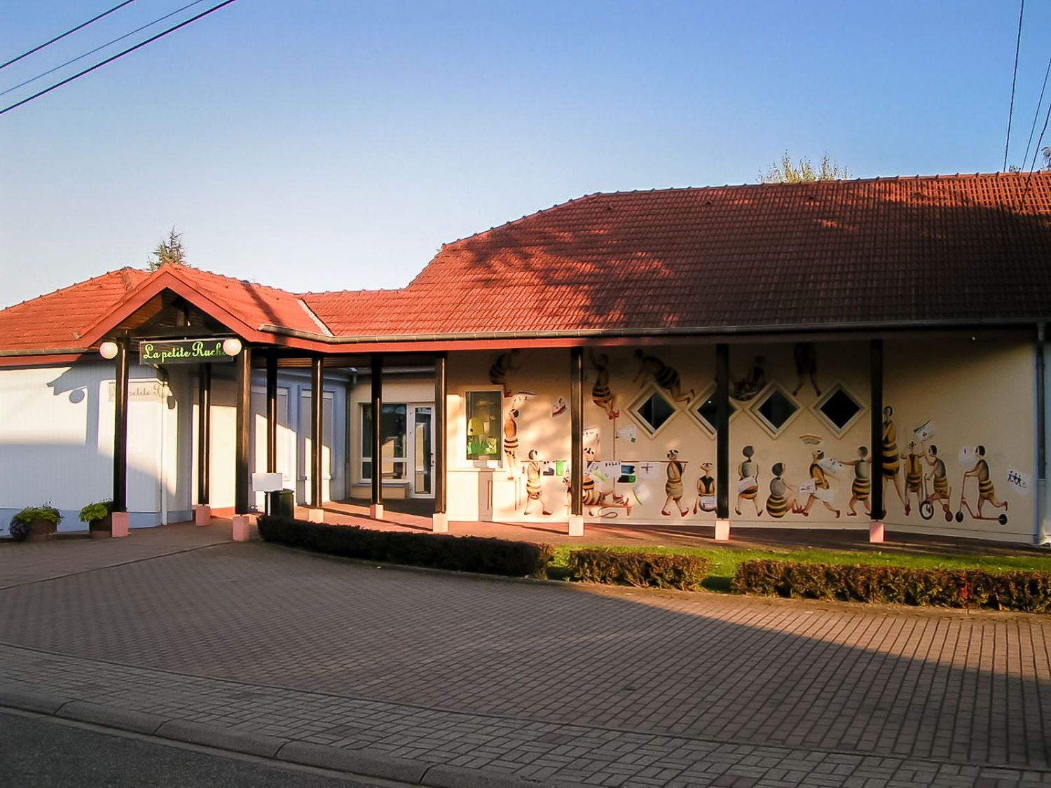 découvrez nos ruches sur mesure à metz, conçues pour protéger vos abeilles et optimiser la récolte de miel. profitez d'un savoir-faire local et d'une expertise en apiculture.