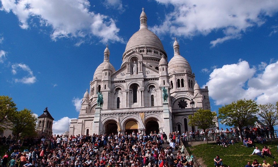 découvrez l'univers fascinant de la spiritualité avec notre article sur le thème du 'sacré'. plongez dans les traditions, les rituels et les significations qui entourent ce concept au fil des âges et des cultures.