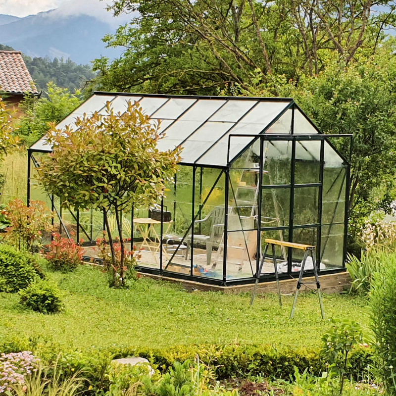 découvrez l'univers fascinant des serres, des espaces de culture idéaux pour vos plantes. apprenez à créer et entretenir votre serre pour optimiser la croissance de vos fleurs et légumes, quel que soit le climat. nos conseils pratiques vous aideront à transformer votre jardin en un véritable havre de verdure.