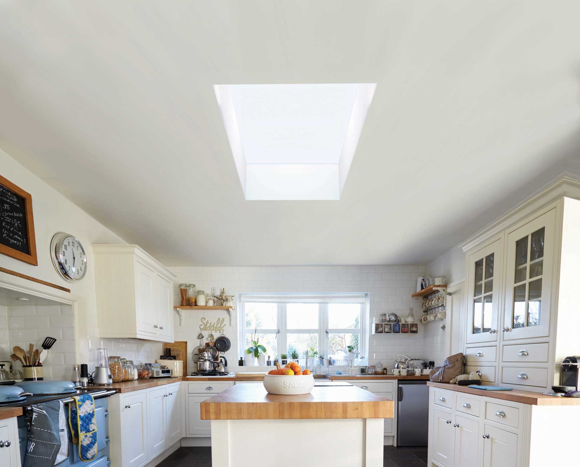 découvrez le charme et la luminosité des puits de lumière avec skylight. transformez votre espace de vie en y apportant une touche de nature et de clarté, tout en optimisant l'efficacité énergétique de votre maison.