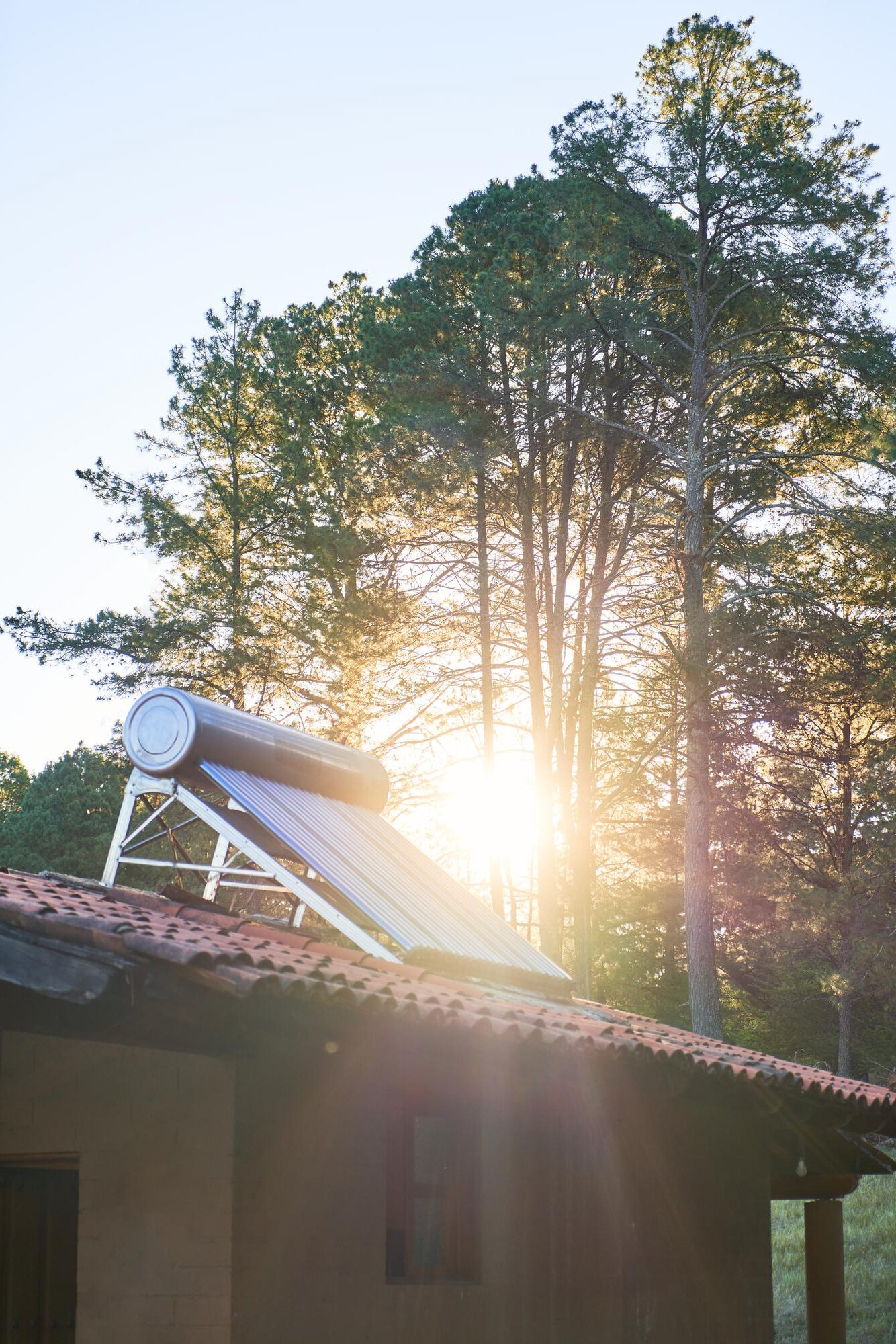 découvrez le solaire thermique, une solution énergétique écologique et économique visant à capter la chaleur du soleil pour le chauffage de l'eau et des espaces. optimisez votre consommation d'énergie tout en réduisant votre empreinte carbone grâce à cette technologie durable.