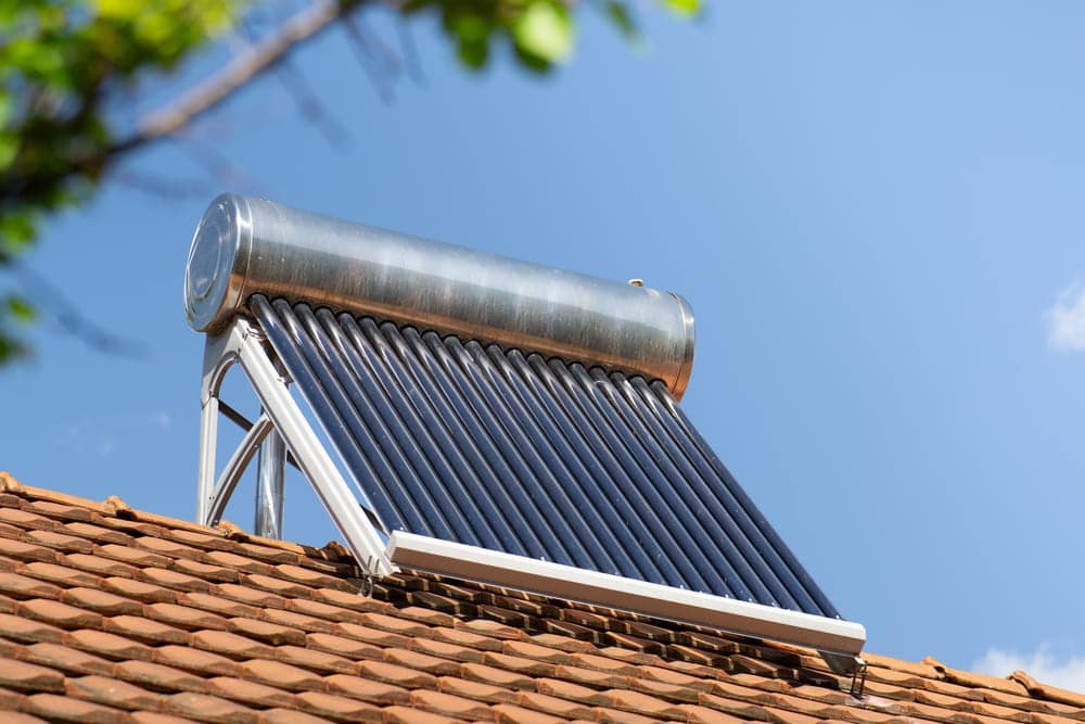 découvrez le solaire thermique, une solution écologique et économique pour chauffer votre eau et vos espaces. profitez d'une énergie renouvelable et réduisez votre facture énergétique tout en contribuant à la protection de l'environnement.